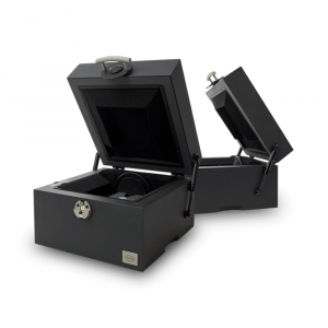 TBS25 – testna komora za slušne aparate, ki omogoča natančno testiranje slušnih aparatov.