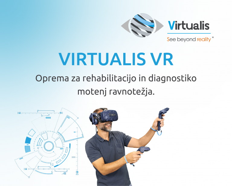 Pasica z Virtualis VR – opremo za rehabilitacijo in diagnostiko motenj ravnotežja. Na desni strani je moški, ki nosi VR očala in uporablja dva ročna kontrolerja. Modro ozadje vsebuje tehnične diagrame. Besedilo na pasici se glasi: VIRTUALIS VR – Oprema za rehabilitacijo in diagnostiko motenj ravnotežja VirtualisVR.