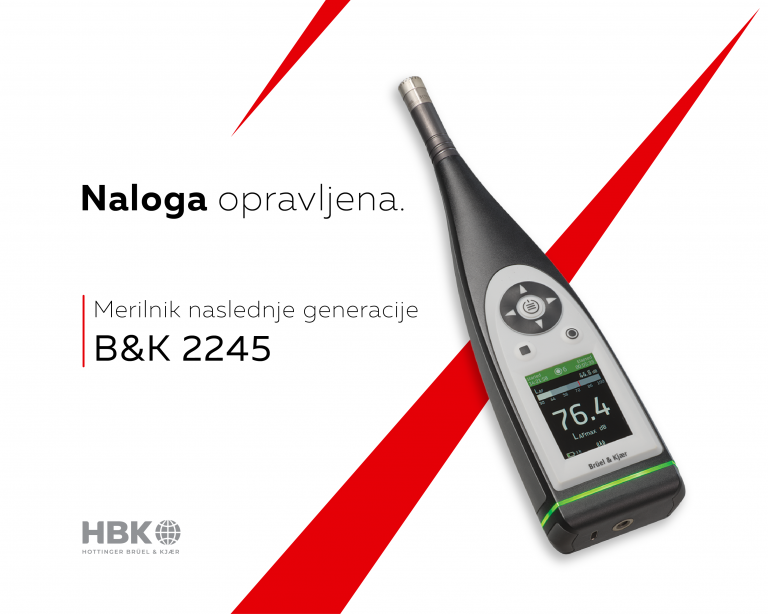 Pasica z merilnikom hrupa B&K 2245 znamke Brüel & Kjær. Na desni strani je merilnik z osvetljenim zaslonom, ki prikazuje raven hrupa 64.5 dB. Na levi strani je besedilo: 'Naloga opravljena.' in pod njim opis: 'Merilnik naslednje generacije B&K 2245'. Fonometer.