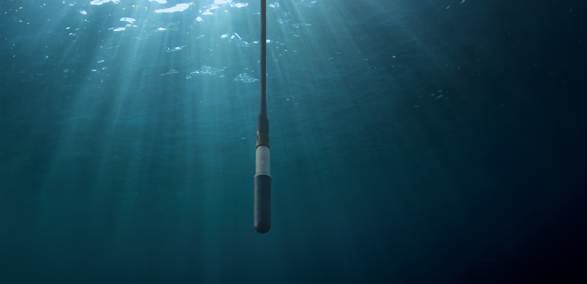 HBK hidrofon Type 8106 pod vodom.